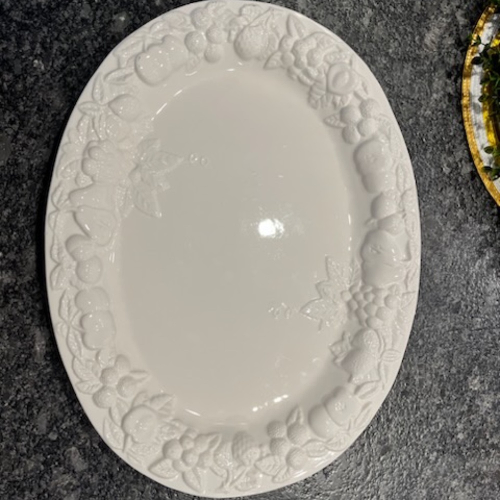 Linens 'N Things serving platter